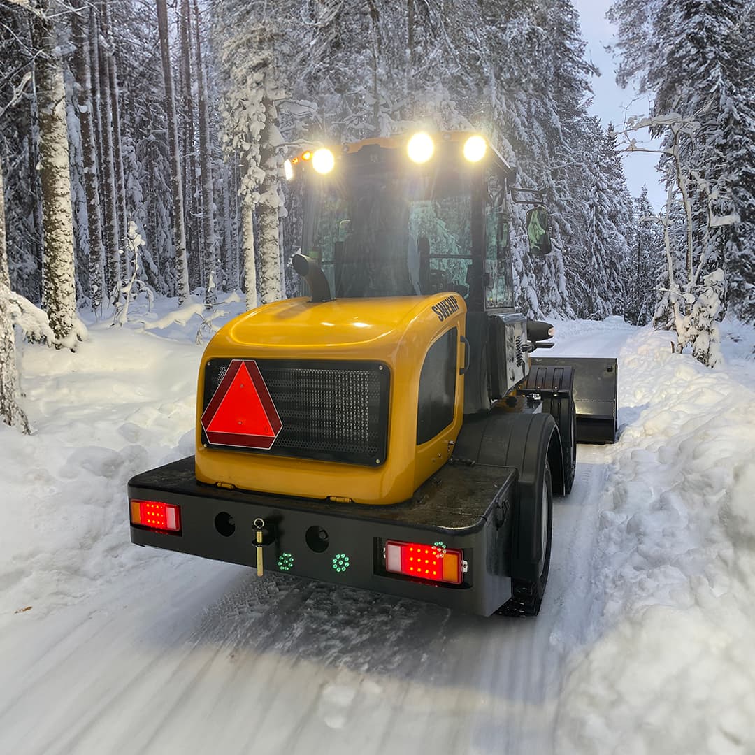 Hjullastare 1850 lampor bak 1080x1080.jpg